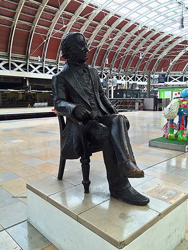Best-Place-To-Stay-In-London-Brunel-Statue