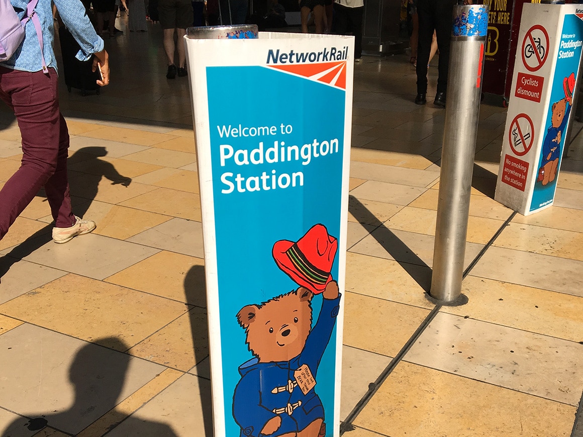paddington-bear-sign-at-paddington-station-bestplacetostayinlondon.com