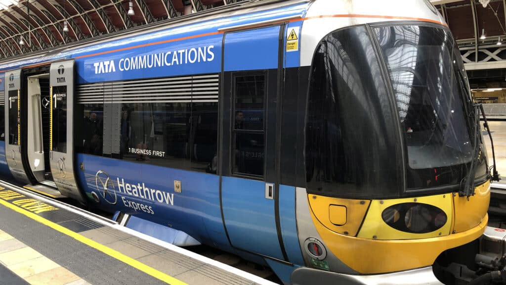 best-place-to-stay-in-london-for-tourists-heathrow-express-train-at-paddington-station