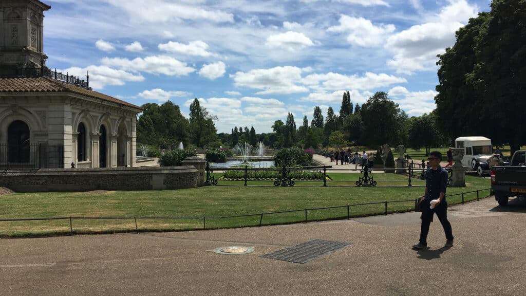 best-place-to-stay-in-london-for-tourists-hyde-park-italian-gardens