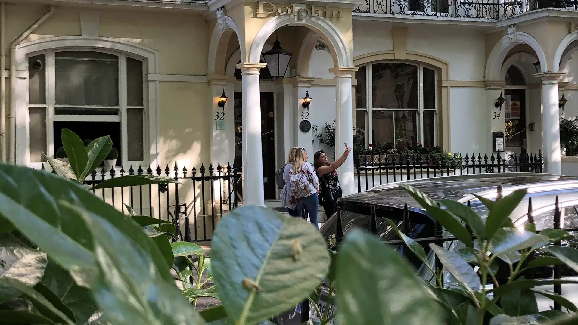 girls-taking-selfie-outside-paddington-hotel